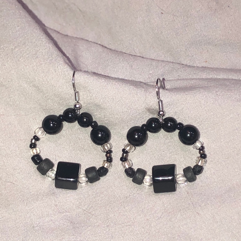 Black & White Dangle Earrings New Boutique